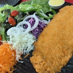 สลัดสเต็กปลาทอด