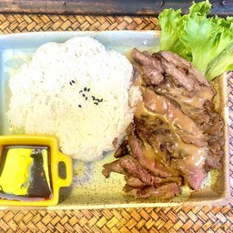 ข้าวหน้าเนื้อย่างจิ้มแจ่ว