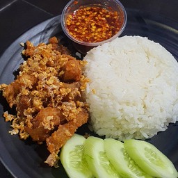 ข้าวหมูสามชั้นทอดกระเทียม