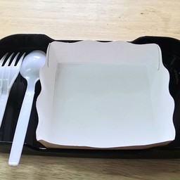 ชุด ถาดกระดาษพร้อม ช้อนส้อม 1 คู่