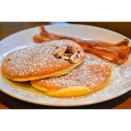 Pancakes with pecan