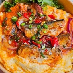 ข้าวยำปลากะป๋องไข่ข้น