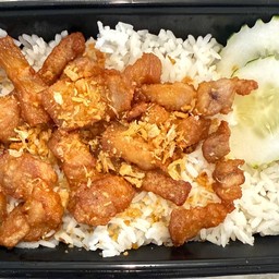 ข้าวหมูสามชั้นทอดน้ำปลา