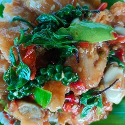 ข้าวไก่ทอดผัดขี้เมา