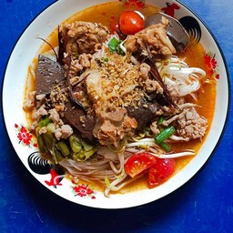 ขนมจีนน้ำเงี้ยว