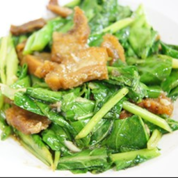 คะน้าหมูกรอบ