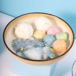 บัวลอยมีไส้+ไอศกรีมกะทิรวมมิตร+ขนมไทย