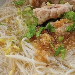 เส้นหมี่ขาว น้ำใส