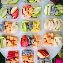 ผลไม้ 3อย่าง 109฿ แอปเปิ้ล+แก้วมังกร+แคนตาลูป จัดใส่กล่องพร้อมทาน