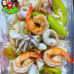 ข้าวผัดพริกหยวกทะเล