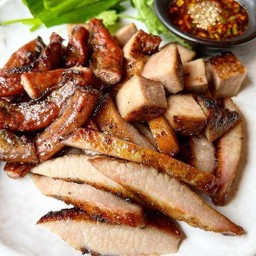 ย่างรวมคอหมูหมูย่าง + ไส้อ่อนย่าง