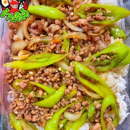 ข้าวผัดพริกหยวกหมูสับ