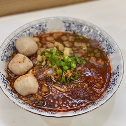 ก๋วยเตี๋ยวหมูน้ำตกต้มยำ