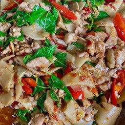 กระเพราหน่อไม้ดอง(กับข้าว)