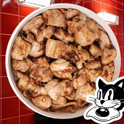 ข้าวไก่กระเทียม (สะโพก)