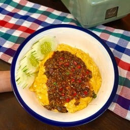 ข้าวไข่ข้นราดพริกผัด