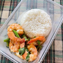 ข้าวกุ้งผัดพริกแกงถั่วนมสดราด