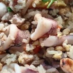 ข้าวผัดปลาหมึก