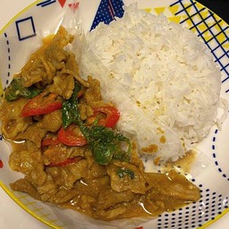 ข้าวพริกแกงใต้หมูชิ้น