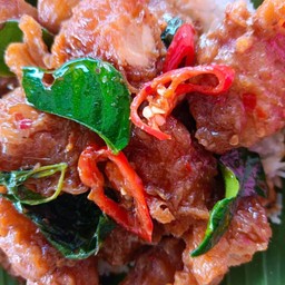 ข้าวไก่ทอดผัดพริกแกง