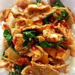 ข้าวกะเพราไก่หน่อไม้