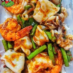 ข้าวผัดพริกแกงทะเล