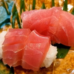 ซูชิมากุโระ 2 คำ