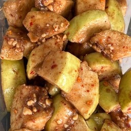 ฝรั่งคลุกบ๊วย