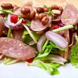 ยำแหนมสด กับแกล้มชั้นดี