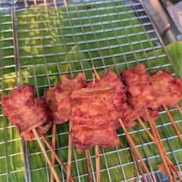 ร้านหมูทอดเสียบไม้ กองบิน 56