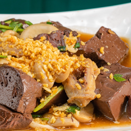 เลือดเป็ดผัดไส้ตัน