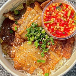 ข้าวหน้า หมูย่างเตาถ่าน  ซีฟู๊ต