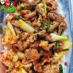 ข้าวผัดพริกเผาเนื้อ