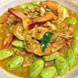ผัดพริกแกงใต้กุ้งสะตอ