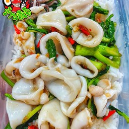 ข้าวผัดคะน้าปลาหมึก