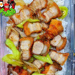 ข้าวผัดพริกหยวกหมูกรอบ