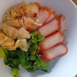 บะหมี่เกี๊ยวหมูแดง