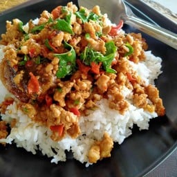 กะเพราลับลับ-ข้าวหอมมะลิ