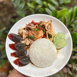 กะเพราทะเลราดข้าว