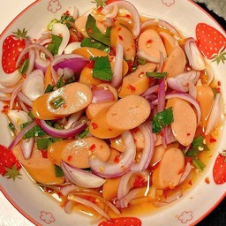 ยำไส้กรอก