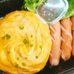 ข้าวไข่ข้นไส้กรอก