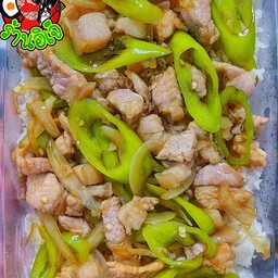 ข้าวผัดพริกหยวกหมูสามชั้น