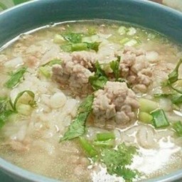 ข้าวต้มเครื่องใส่หมูสับ