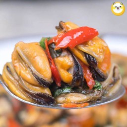 ข้าวหอยแมลงภู่ผัดพริกขี้หนู