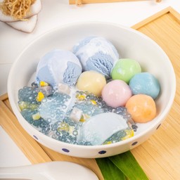 บัวลอยมีไส้+ไอศกรีมกะทิอัญชัน+ขนมไทย