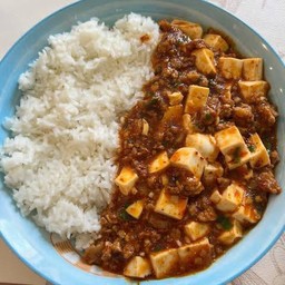 ข้าวเต้าหู้มาโป 麻婆豆腐盖饭