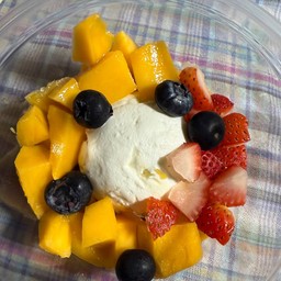 กรีกโยเกิร์ต S 1 สกู๊ป ท็อปปิ้ง 3 อย่าง