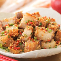 หมูกรอบคั่วพริกเกลือ