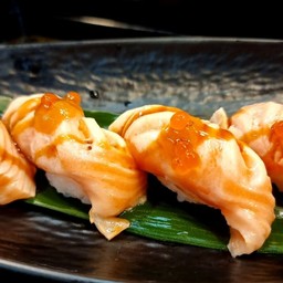 ซูชิแซลมอิคุระ 4 คำ