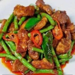 ผัดพริกแกงเป็นกับข้าว